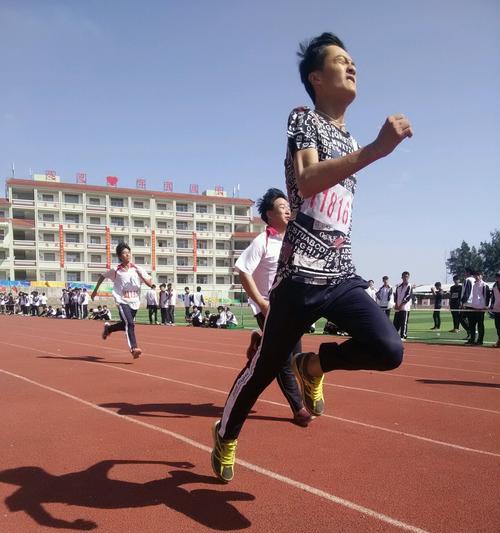 四百米两百米跑步技巧是什么？如何提高短跑成绩？