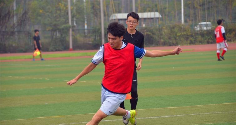 足球门将开球技巧口诀是什么？如何有效提高开球准确性？