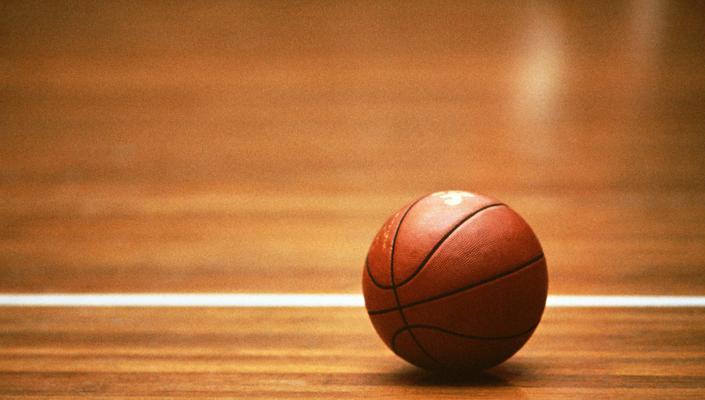 NBA篮球技巧大全（掌握这些技巧）