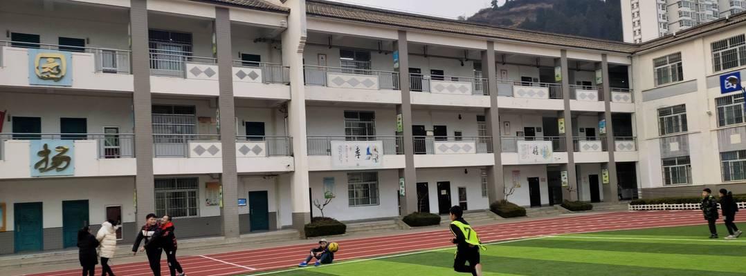 足球长传技巧教学有哪些常见问题？如何有效提高长传准确性？