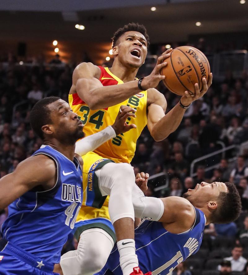 NBA篮球大师的55个篮板刷法全攻略（揭秘NBA球星是如何刷55个篮板的）