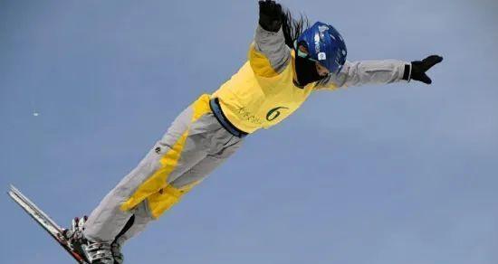 单板滑雪技巧剖析（从初学到高级）