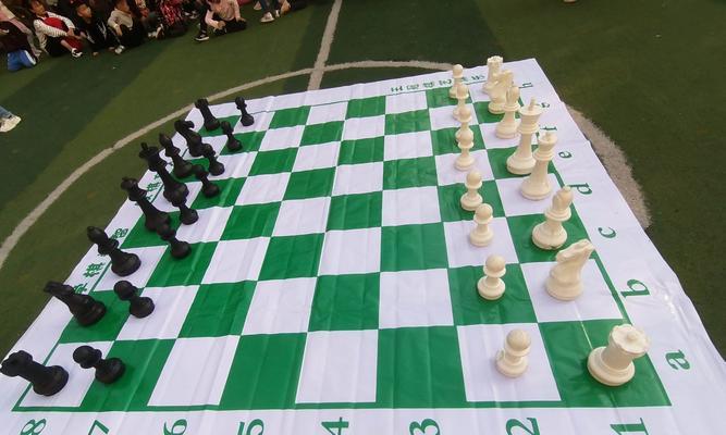 如何快速提升国际象棋技巧？掌握哪些策略能赢得比赛？