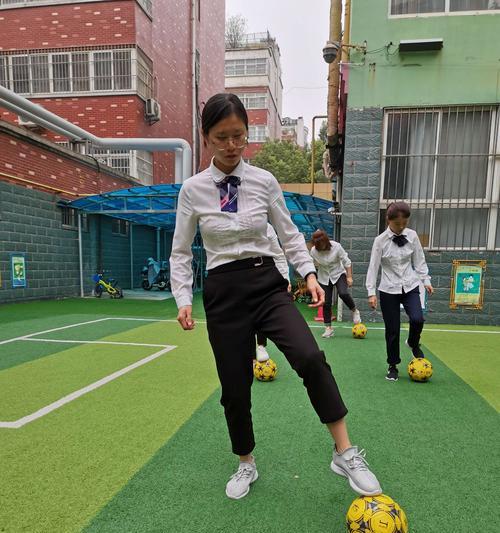 足球技巧大揭秘——带球中的停球技巧剖析（掌握这些技巧）