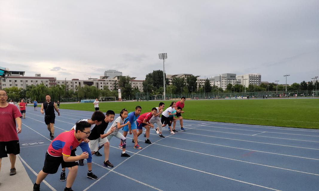 1500米跑步如何提高速度和技巧？常见问题有哪些？