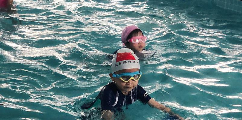 男生在游泳池中换气的正确方式（技巧与注意事项）