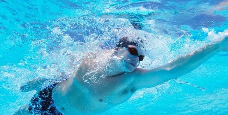 自由泳抬头换气技巧有哪些？如何有效解决换气问题？