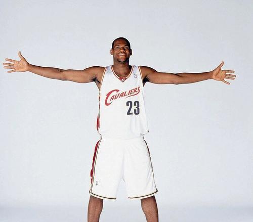 勒布朗詹姆斯（探究勒布朗詹姆斯的篮球技巧及成功要素）