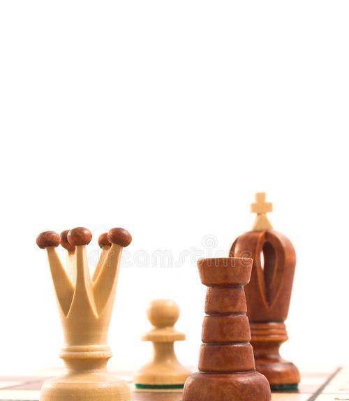 如何快速掌握国际象棋基础？实战技巧有哪些常见问题？