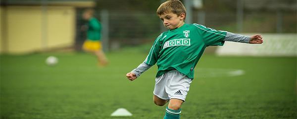 从基础练起，全面提升你的足球技巧（从基础练起）