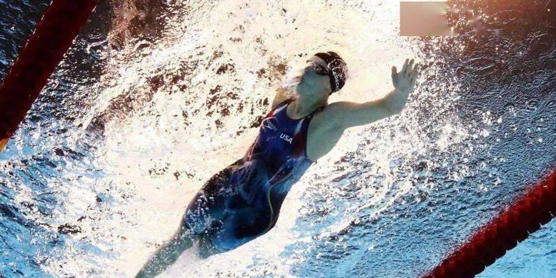 自由泳蹬腿时呼吸技巧包括哪些？如何正确掌握自由泳呼吸？