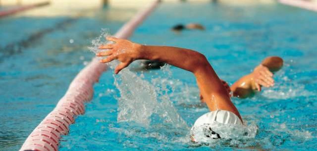 游泳换气总是喝水怎么办？如何正确换气避免呛水？