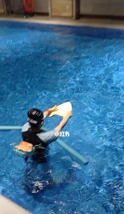 掌握正确的蛙泳换气技巧，告别鼻子呛水烦恼（解决蛙泳换气中鼻子呛水问题的小技巧）